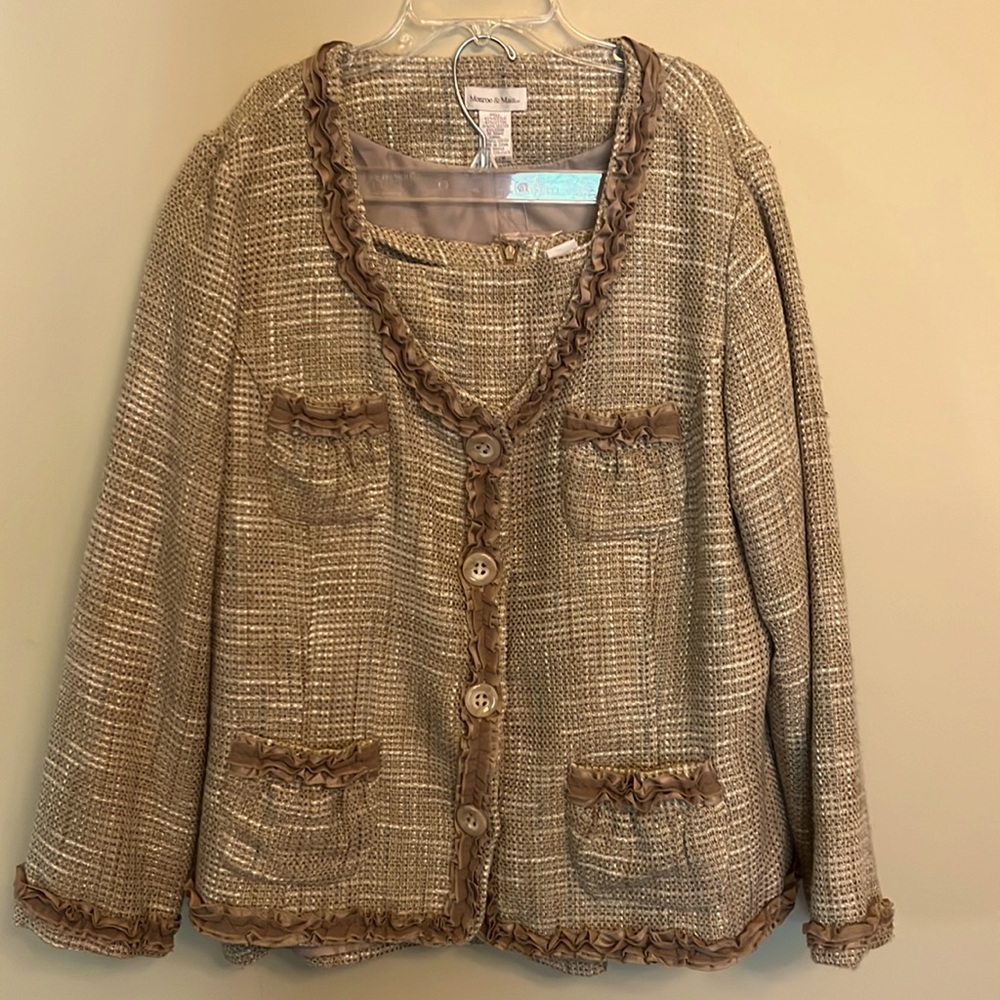 Womens 2 piece Monroe and Main, Tan/Taupe with a hint of cream and blue Size 22W